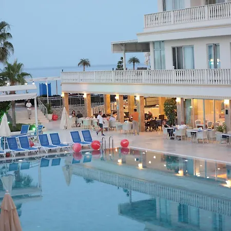 Sl La Perla 4*