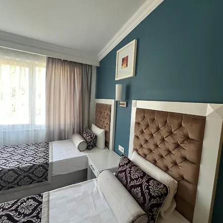 Sl La Perla 4*