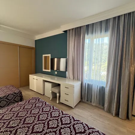 Sl La Perla 4*