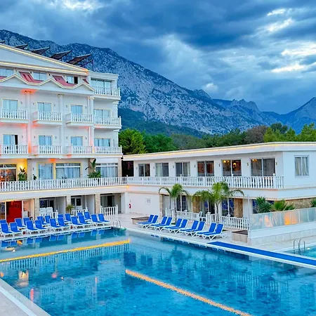 Sl La Perla Kemer 度假村 *