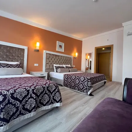 Sl La Perla منتجع 4*